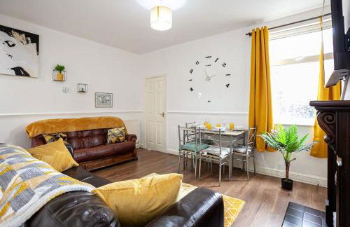 Fabulous Stay - 4 Bedroom House, sleeps 9, ideal for Business and Contractors, Free parking - Foto 6