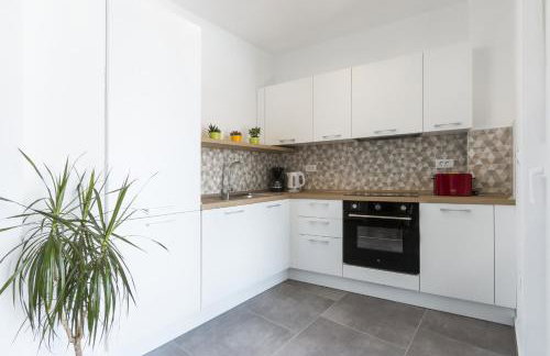 Modern 3-bedroom villa with a private pool - Photo 6