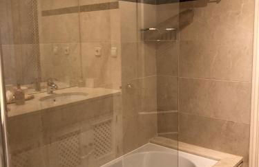 Beachside Luxury 2 bedroom apartment, Puerto Banus - Foto 19