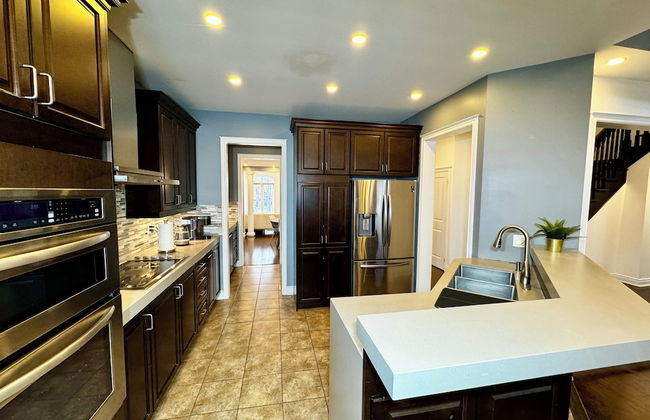 Spacious 4-Bedroom Retreat - Photo 20