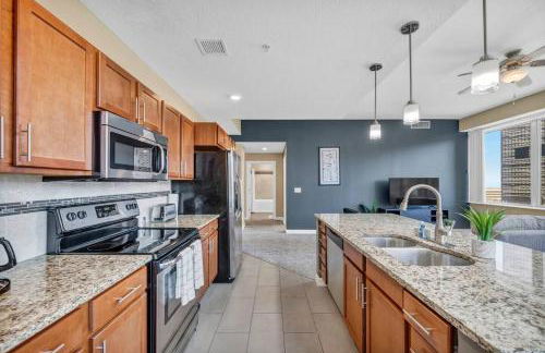 Downtown Flat w/ LAKE VIEW: Walk 2 Stadiums/Arenas - Photo 3