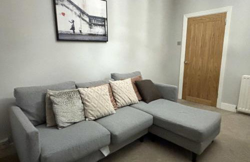 Large Home near Edgbaston Stadium, UOB & QE hospital sleeps 6 - Foto 7