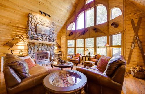 Spacious Packwood Cabin with Hot Tub - Near River - Foto 1