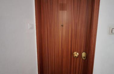Luminoso y Moderno piso en Burjassot - Balcon y AC - Foto 3