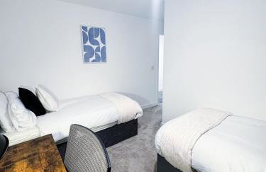 Rochester Gem, Balcony, FREE Parking and 2 mins walk to Station - Foto 13