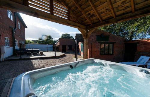FIRS Sleeps 15 Stunning country house with hot tub - Foto 9