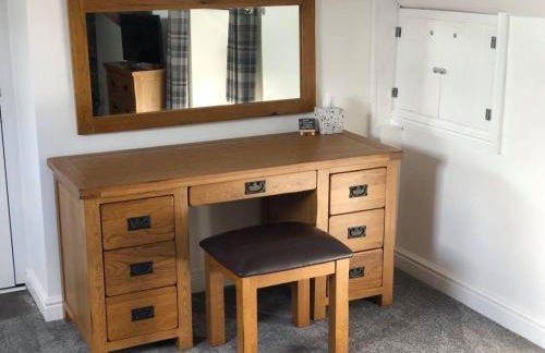 The Grooms Cottage - Photo 11