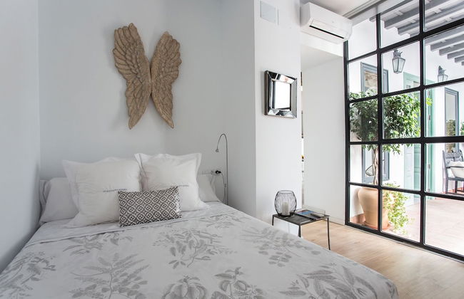 Apartamentos Los Patios de la Judería - Photo 33