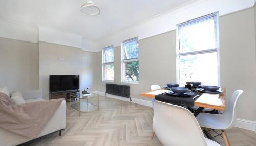 Newly refurbished 2 br apartment with a beautiful garden - Foto 5