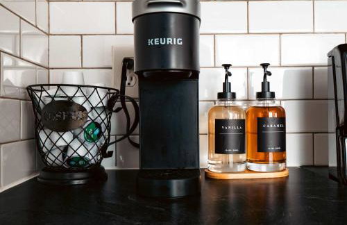 Modern & Cozy 2BR Retreat Near West Blvd - Foto 22