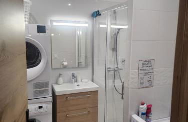 La Marmotte- Charme montagnard en centre ville et station à proximité - Foto 29