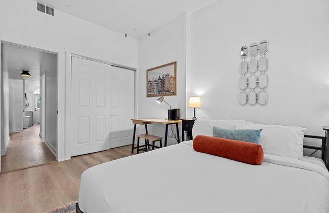 Cozy Family Getaway - JZ Vacation Rentals - Photo 2