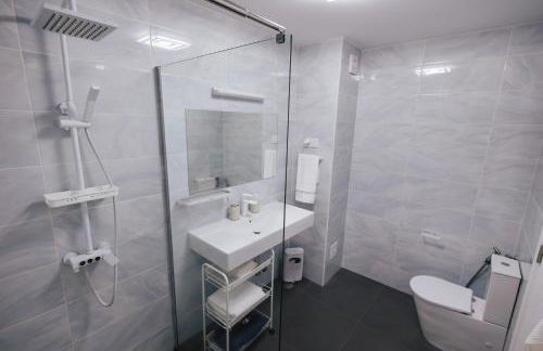 Cozy Seaside Studio Apartment C - Faraway - Photo 9