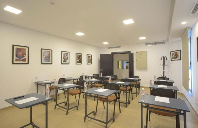 Maia Hotel Suites - Photo 52