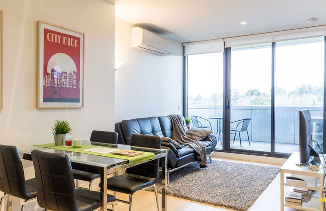 Modern 1 Bedroom in Tranquil Parklands - Photo 10