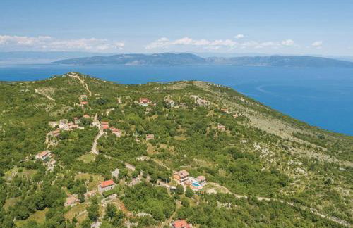 Villa in Skitaca with Pool and Sea Views - Photo 23