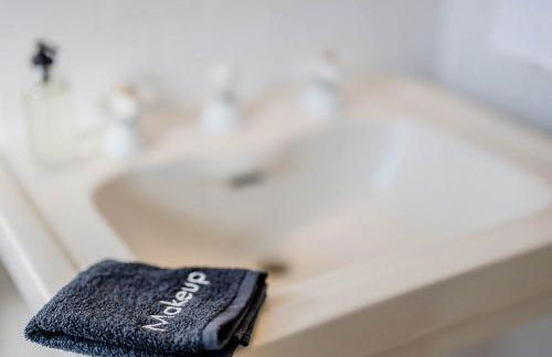 Family Downtown Mansion - Sleeps 13 - Foto 20