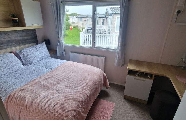 8 Birth Static Caravan - Photo 6