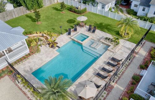 Quaint Cottage with Private Pool-Walk to Everything - Foto 33