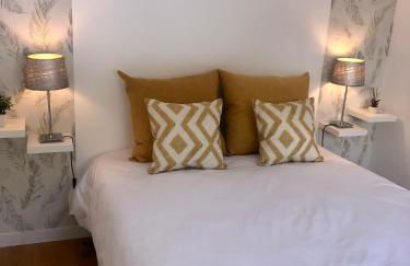 City Break-Quiet House with Private Patio - Foto 11