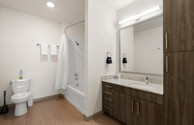 Arlington Upscale 2BD 2BA Apartment - Foto 16