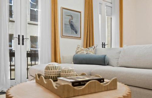 City Lights and Rooftop Nights by Rather Be Properties - Foto 32