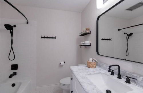 Colorado river access, game room & swimming pool - Photo 6