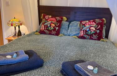 Romantic Luxury Cabin & Hot Tub near New Forest Dorset - Photo 33