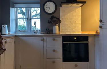 Cedar Cottage newly renovated cottage - Foto 15