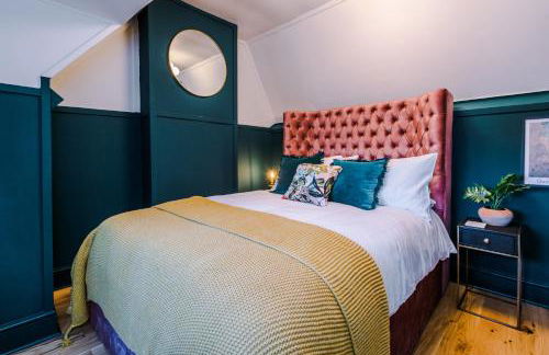 Unique 4 Bed Home in The Windsor Tapestries by Casa by Grace - Sleeps 7-9, Private Hot Tub Hire, Free Parking, Dog Friendly, Legoland, Windsor Castle - Foto 20