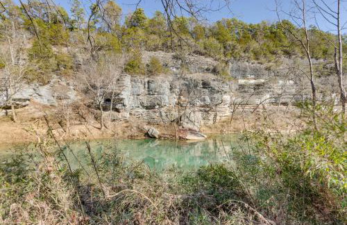 Riverfront Huntsville Cabin with Views and Kayaks! - Foto 27