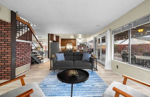 Mira Mesa Family Retreat 4BR with Balcony and Firepit - Photo 77