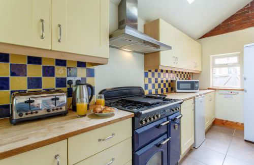 Executive Victorian House - Photo 28