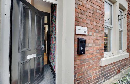 Newcastle CITY APT35,FREE STREET PARKING,4 BEDROOM HOUSE,8 SINGLE BEDS,FULL KITCHEN,ALL ROOMS WITH TVs,NETFLIX - Photo 41