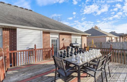 Spacious 6 bed Bentonville House, Sleeps 12, Smart TVs, Wi-Fi - Foto 26