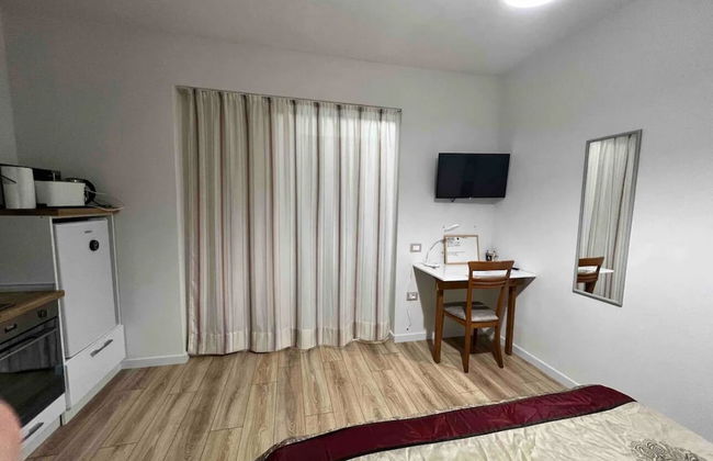 Entire unit near beach access to garden - Photo 3