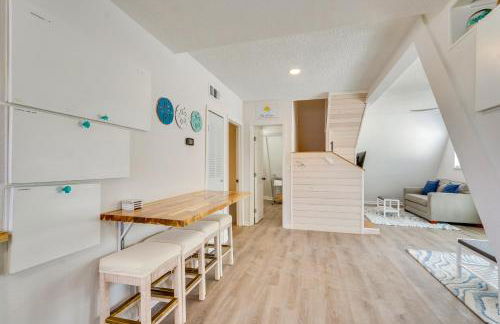 Cozy 3BRand3BA • Sleeps 9 • 0 3 Mi to Beach • PCB - Foto 19