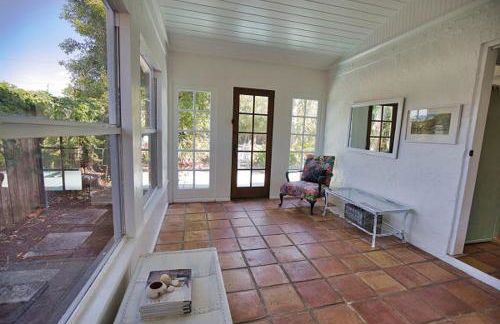 Pet Friendly & Firepit Minutes to Beach Sleeps 6 - Foto 38