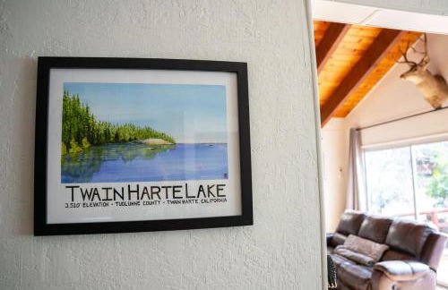 Sierra Cabin w NEW Hot Tub Walk to Town - Photo 32