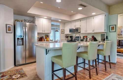 Skyline Stargazing Cabin with hot tub - Photo 10