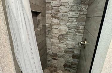 Stylish Container Home near 3 lakes and wineries - Photo 3