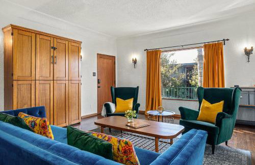 Visit the Beach from a Historic Downtown Apartment - NRP21-00092 - Foto 20