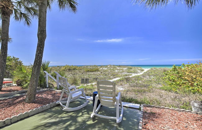 Updated Condo Near Beach: Ideal Walkable Location - Foto 16