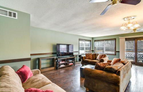 Riverfront Cabin Near Dtwn Pella with Game Room! - Foto 3