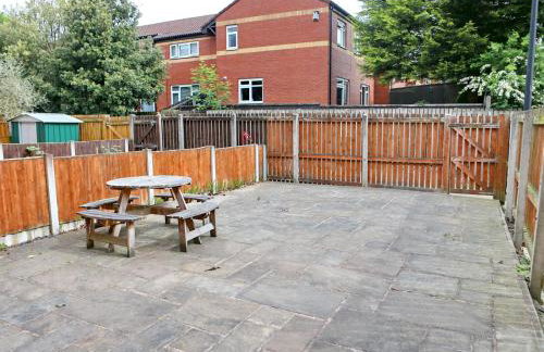 3Bed Manchester Home · Parking · Near AO Arena - Pass the Keys - Photo 6