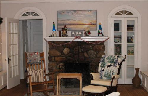 The Hillside B&B. Home w/ Breakfast Service! - Foto 16