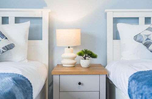 Centrally Located 4BR House By Hyped Properties Short Term Rental Agency With Free Parking Wolverhampton - Foto 19