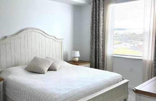 Stylish 3rd-Floor Condo with Golf Course Views - Foto 19