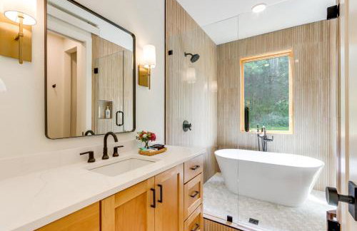 Riverfront Huntsville Cabin with Views and Kayaks! - Foto 11