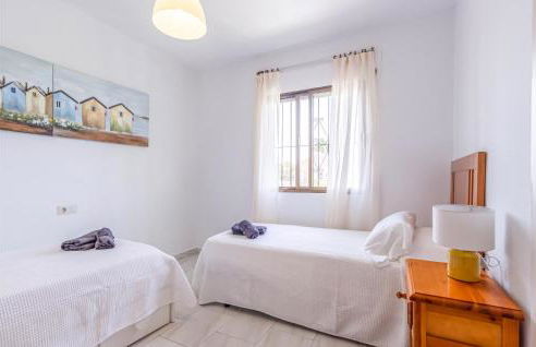 Gorgeous Home In Alhaurin De La Torre - Photo 30